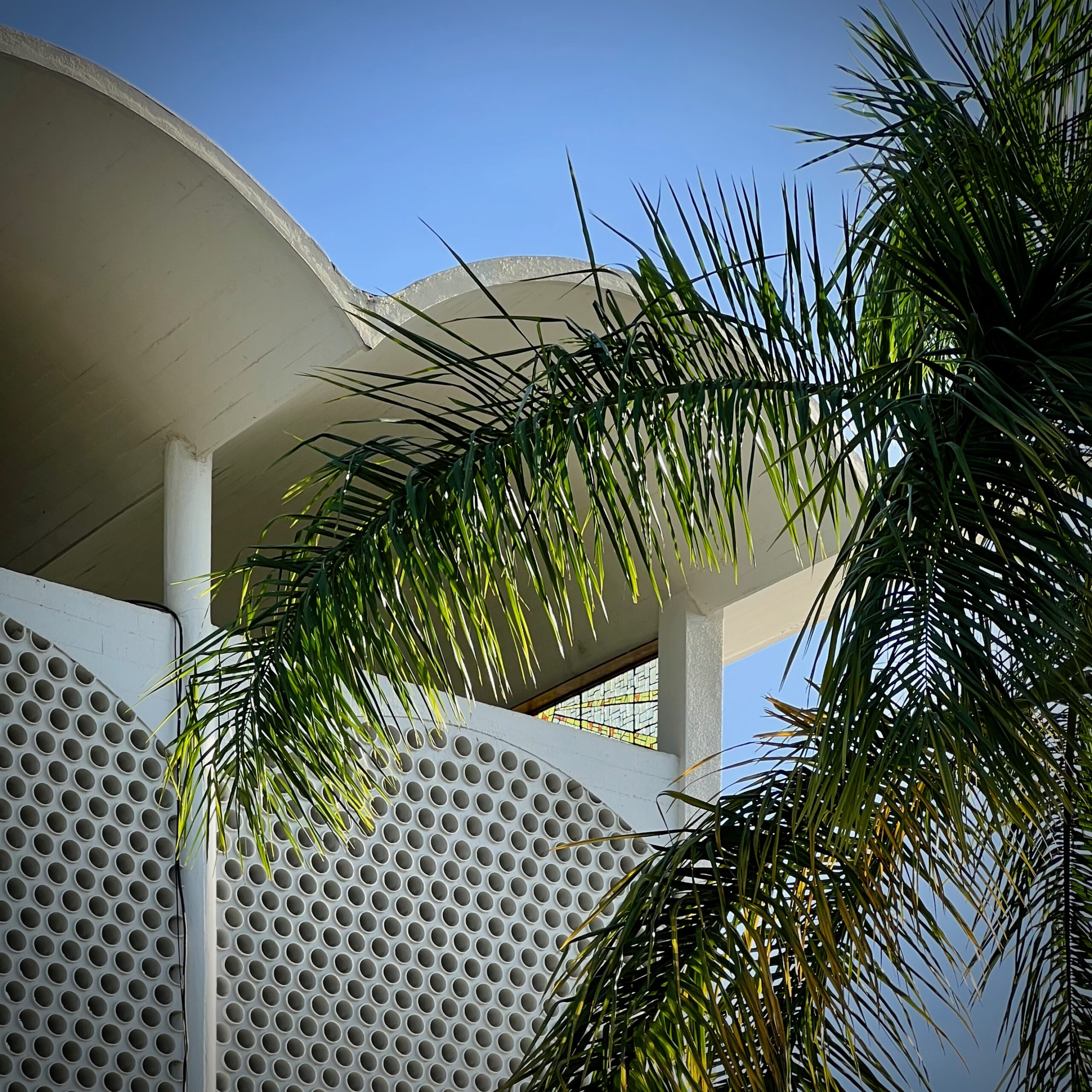 Detail view of wall-roof intersection